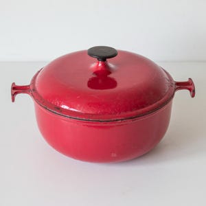 Le Creuset Mini Round Cocotte with Flower Lid, 8oz. Meringue