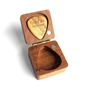 Personalizado grabado madera Guitarra Pick / Púa de madera Músico Regalo de San Valentín Regalo de Navidad Caja de madera para jugador de gurtar imagen 4