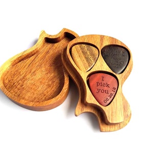 Set 3 Picks Personalized Custom Engraved Wood Guitar Pick / Wooden Plectrum Musician Valentines Day Gift Wooden Box For gurtar player