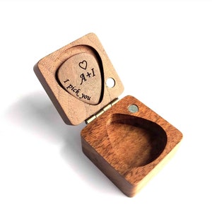 Personalizado grabado madera Guitarra Pick / Púa de madera Músico Regalo de San Valentín Regalo de Navidad Caja de madera para jugador de gurtar imagen 5