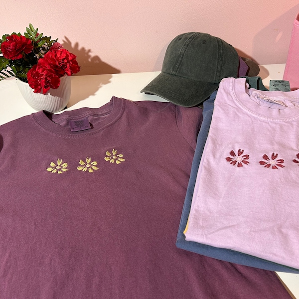 Floral embroidered t-shirt - t-shirt embroidered - Embroidered Tee - Gift tee - Boho T-shirt -