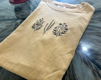 Wild Flowers -  embroidered t-shirt -  Boho design - Comfort colors