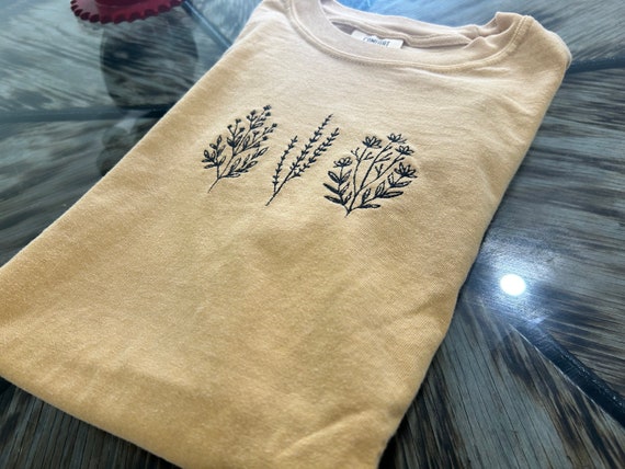 Wild Flowers t-shirt -  embroidered t-shirt -  Boho design - Comfort colors