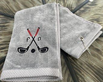 Personalisiertes Golfhandtuch: Besticktes Frottee, dreifach gefaltet – Golfschläger