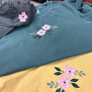 Maglietta con ricamo floreale: maglietta regalo boho