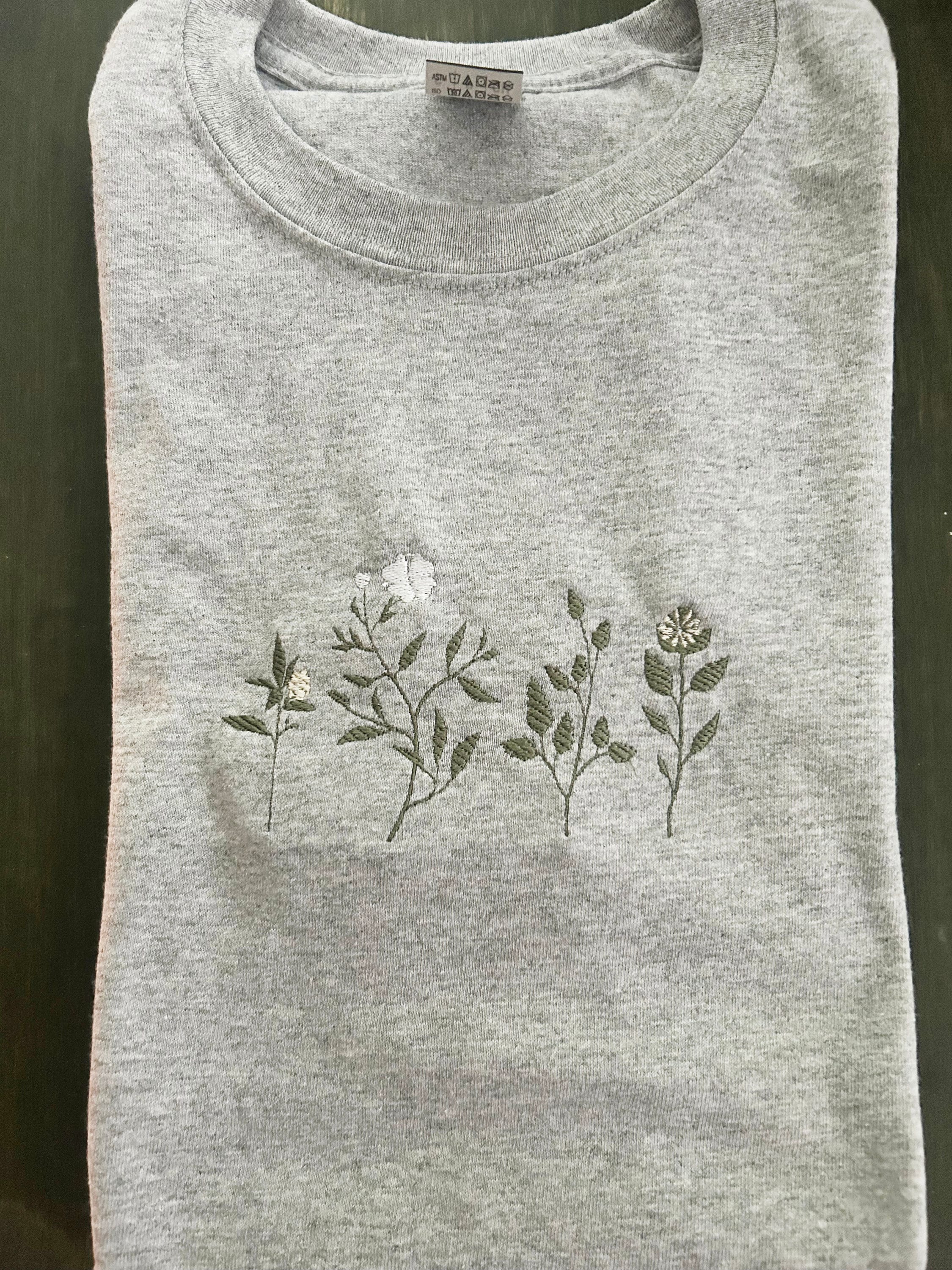 新品 ユウミアリア FLOWER EMBROIDERY T-SHIRT ＄ il_fullxfull.6017751740_fe9l.jpg