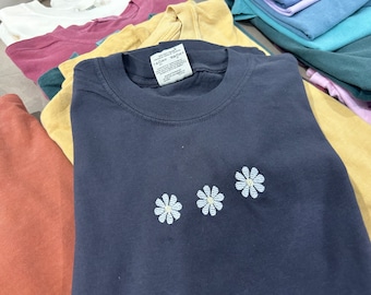 Daisy Flowers Embroidered T-shirt - Boho Tee