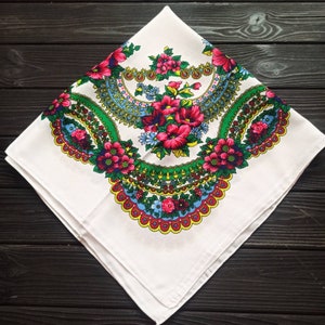 Bufanda ucraniana babushka, pañuelo para la cabeza Hustka, bufandas florales, pañuelo para la cabeza ucraniano, Navidad ucraniana