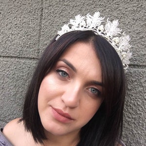 Bridal Tiara,Pearl Tiara,Pearl Bridal Crown,Pearl Wedding Tiara,Pearl Wedding Hair Accessory,Wedding Headpiece,halo headpiece,Silver Tiara