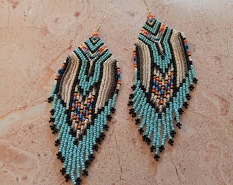 Örhängen med fransar, långa pärlörhängen, örhängen med seed bead, hängande örhängen, fransörhängen, boho örhängen, handgjorda julörhängen