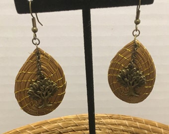 Golden Grass Earrings With Cute Tree of Life / Capim Dourado / Long Earrings / Gold / Organic / Eco-Friendly
