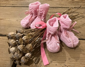 Lovely hand knitted pale pink baby booties made in merino wool; classic, soft and cosy baby booties; vintage knitted baby booties