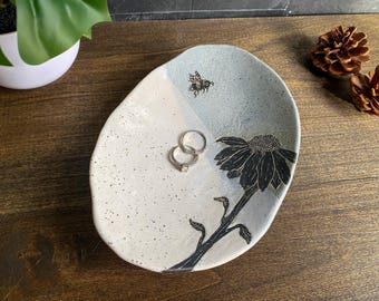 Prato para joias com tema da natureza, travessa para servir, porta-anéis, cerâmica, porta-objetos, bandeja organizadora, prato de cerâmica artesanal, presente para ela, arte de abelha