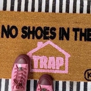 No Shoes In The Trap House Mat-Pink DoorMat | Trap House | No Shoes Doormat | Housewarming| funny doormat | housewarming gift