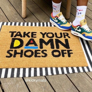 Quítate los zapatos - felpudo divertido / regalo de inauguración de la casa / felpudo con temática de Martin