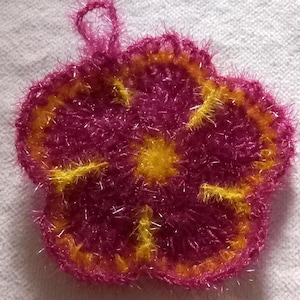 Tawashi-spons, grote bloemvormige tawashi, madeliefjesmotief, aanpasbaar.