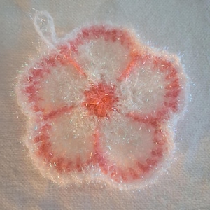 カスタマイズできる大きな花形の束子スポンジ。