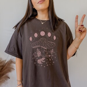 Mushroom Shirt Frog Shirt Cottagecore Frog Frog TShirt Goblincore Clothing Mushroom T Shirt Cute Frog Shirt Frog And Toad Shirt Mushroom Top