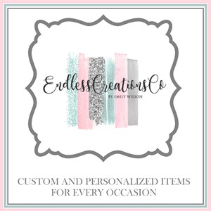 K&ouml;nnte beinhalten: Das Logo von Endless Creations Co. zeigt einen dekorativen Rahmen mit rosa und grauem Rand. Im Inneren befinden sich Pinselstriche in T&uuml;rkis, Rosa und silbernem Glitzer. Der Text lautet "Endless Creations Co by Emily Wilson" und "Individuelle und personalisierte Artikel f&uuml;r jeden Anlass."