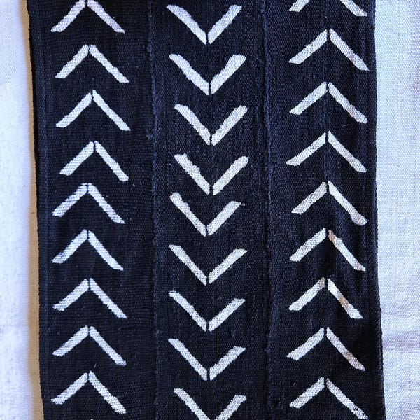 African Mudcloth Table Runner, 15"x 62" Bogolan Table Runner with Arrow Design.  Black and Ivory Print Mudcloth Runner