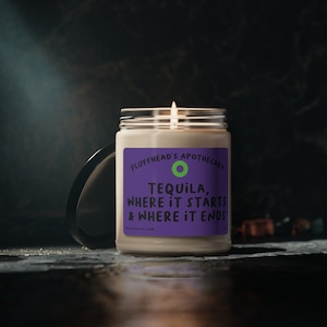 Peut inclure: Une bougie violette et verte avec le texte "Tequila, Where It Starts & Where It Ends" et le nom de la marque "Fluffhead's Apothecary".