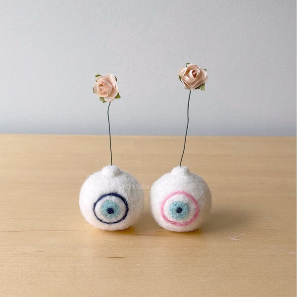 Tiny vase Evil Eye, Tiny pots, Mini Vase, Bud vase, Indoor charms, Needle Felting, Miniatures, Handmade, Gifts, Collectible, Wednesday Wooly