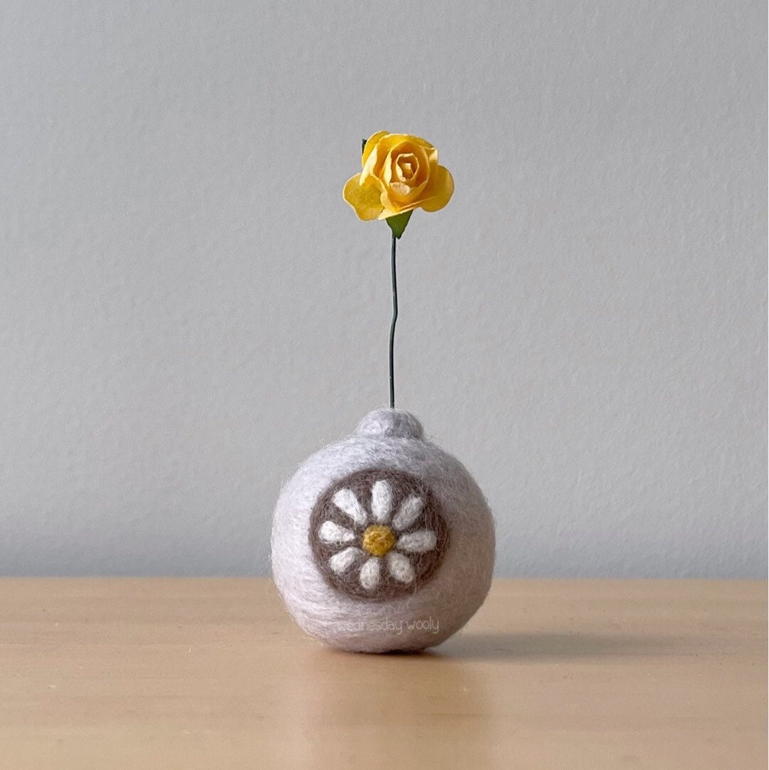 Tiny Vase, Tiny Pots, Vase, Bud Vase, Needle Felting, Miniatures