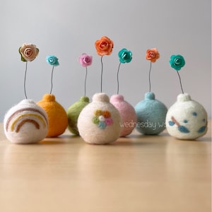 Tiny vase, Tiny pots, Vase, Bud vase, Needle Felting, Miniatures, Handmade, Gifts, Collectible, Kawaii, Unique, Favors, Wednesday Wooly