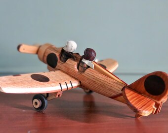 木製おもちゃの飛行機：マグネット式パイロット、ボールベアリング式