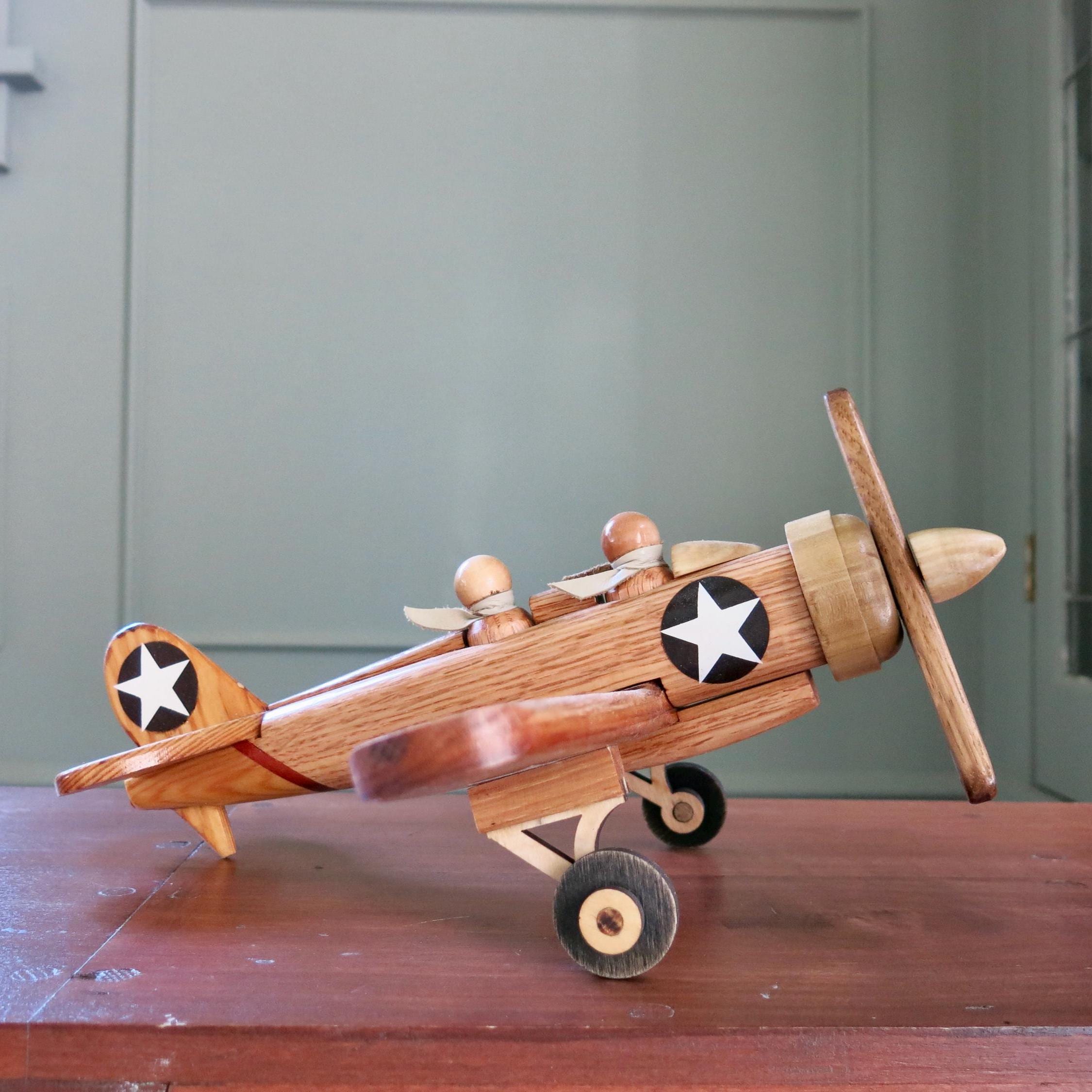 手作り木製プロペラ飛行機おもちゃ：マグネット式パイロット、持続可能