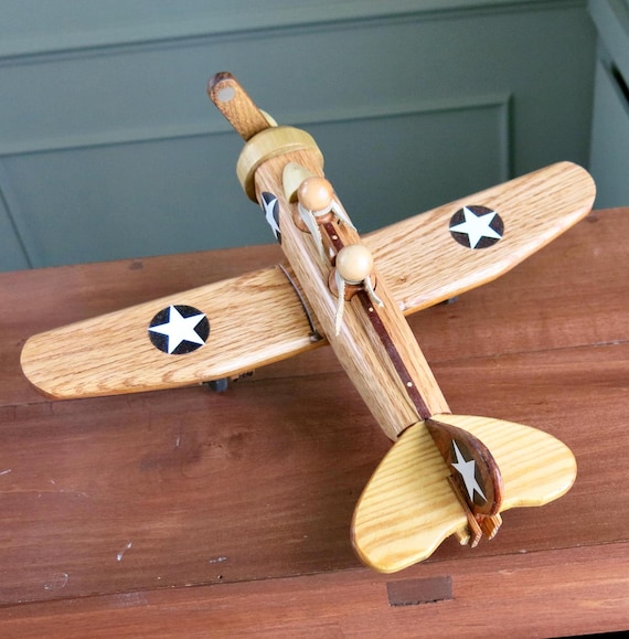 ヴィンテージ　アンティーク　木製飛行機　パイロット　プロペラ付　置物 手作り木製プロペラ飛行機おもちゃ：マグネット式パイロット、持続可能