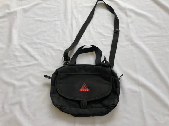 nike vintage shoulder bag