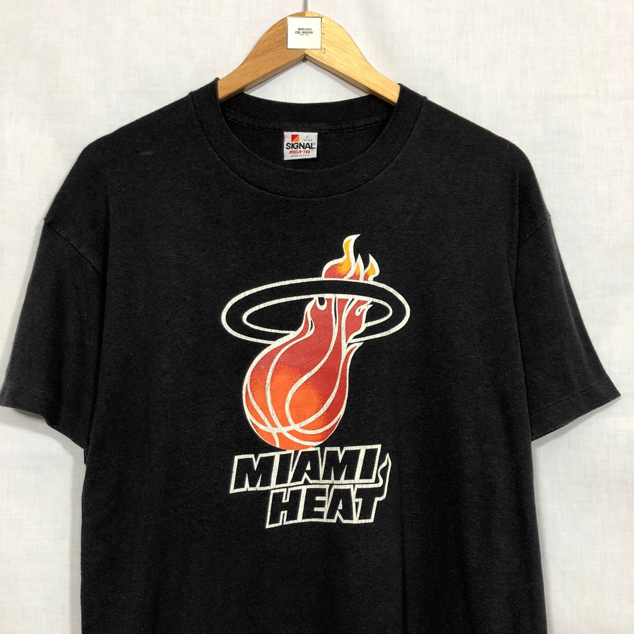 Vintage 90’s Nike Alonzo Mourning RARE Miami Heat single stitch white tee  shirt