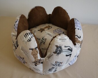 Soft sleeping basket for cats, CATS & CHOCOLATE model, limited edition of 3