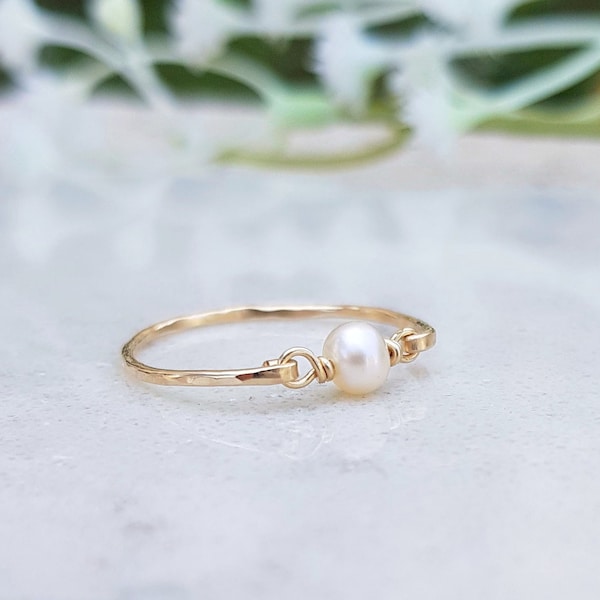 Kleine Perle Ring, 14k Gold Filled Ring, Juni Birthstone Ring, Süßwasser Perle Ring, Gold, Silber Ring, Gold Perle Ring, natürliche Pfirsich Perle.