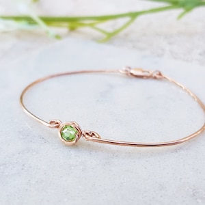 August Birthstone Bracelet,Peridot Bracelet,Tiny Green Stone Bracelet,Birthstone Jewelry,Gift for Her,August Birthstone,Minimalist Jewelry