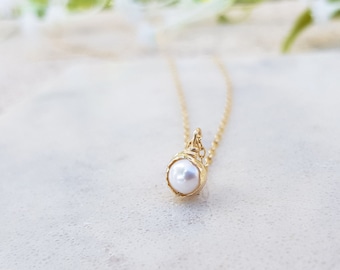 Dainty Pearl Necklace on 14k Gold Filled,Simple Pearl Necklace,Single,Silver or Rose Gold Chain,Delicate,Everyday Necklace,Dainty Pendant