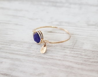 Anello con pietra portafortuna iniziale, anello con zaffiro, anello riempito in oro 14k, anello avvolto in filo, importante, pietra preziosa, damigella d'onore, fatto a mano, anello con pietra portafortuna.