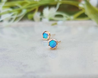 Pendiente de botón de ópalo azul oscuro, pendiente de botón de ópalo blanco azul y verde, pendientes de ópalo azul, pendientes de botón, natural, ópalo etíope natural.