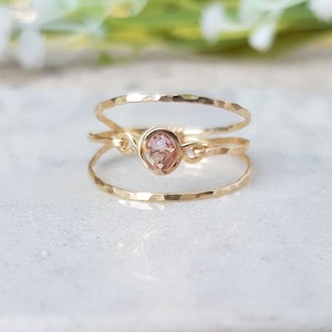 Bague tourmaline, bague tourmaline rose naturelle, bague tourmaline en or 14 carats, bague enveloppée de fil métallique, bague tourmaline délicate, bague avec pierres précieuses, bague rose