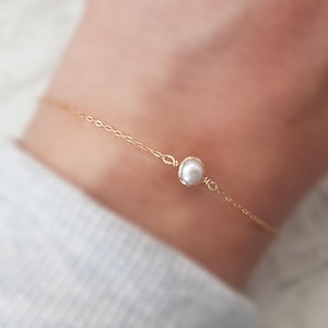Delicate Beaded Bracelet,Simple Pearl Bracelet,Wedding Jewelry,Layering Bracelet,Dainty Gold Bracelet,Natural Pearl,14k Gold Pearl Bracelet