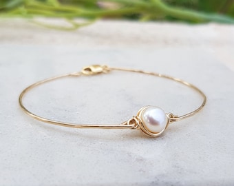 14k Gold Pearl Bracelet,Delicate Pearl Bracelet,Simple Pearl Bracelet,Wedding Jewelry,Layering Bracelet,Dainty Gold Bracelet,Natural Pearl