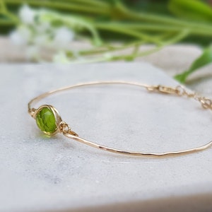August Birthstone Bracelet,Raw Peridot Bracelet,Gemstone Bracelet,Raw Birthstone Jewelry,Gift for Her,August Birthstone Jewelry,Minimalist