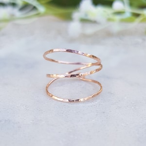 Anillo relleno de oro rosa de 14 k, anillo de oro, anillo envuelto en alambre, anillo delicado, anillo doble, regalo para ella, regalos del día de San Valentín, anillo minimalista.