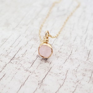 Rose Quartz Necklace,Gold filled 14k Necklace,Gift for Her,Rose Quartz Pendant, Light pink Necklace,Mothers Day,Raw Stone Necklace,Wife Gift