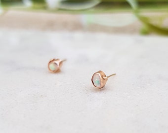 Pendientes de ópalo, Aretes de ópalo, Aretes de ópalo blanco, Aretes de ópalo natural, Pendientes de ópalo etíope, tachuelas, Aretes de Oro.