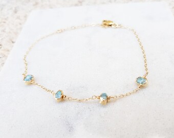 Pulsera de aguamarina clara, pulsera de piedra de nacimiento de marzo, pulsera delicada, pulsera de cadena, pulsera rellena de oro, pulsera azul, piedra preciosa natural.