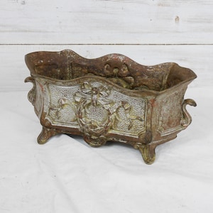 old French cast iron planter vase carved antique French cast iron planter vase sculpted antico vaso da fiori in ghisa scolpito 1850