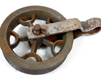 ancienne poulie levage puits ferme fonte et fer forgé Well Barn Pulley Wheel