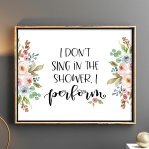 I Don't Sing In The Shower I Perform, Baño imprimible Cita, Tipografía Impresión, Decoración de baño divertido, Regalo humorístico, Decoración del póster de la ducha